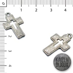 Cruz con cruz calada