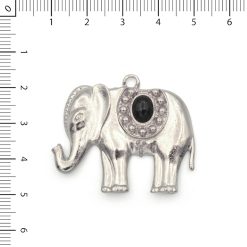 Elefante con piedra negra