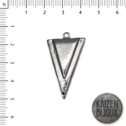 Dije triangular. Punta flecha